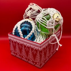 Victorian Inspired Macrame Decorated Christmas Bauble Workshop