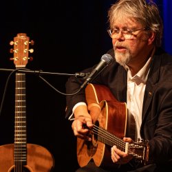 Anthony Toner plays James Taylor