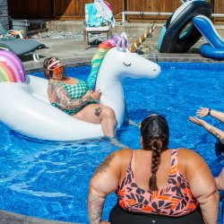 4 friends enjoying the pool