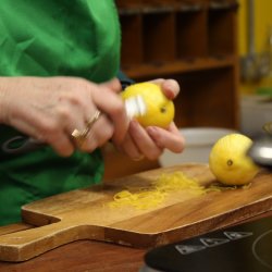 Gweithdy coginio i deuluoedd - Cooking workshop for families