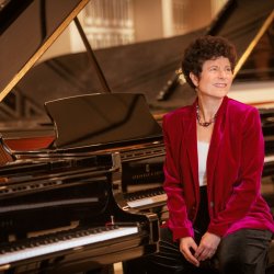 MARGARET FINGERHUT - PIANO