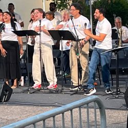 La Guagua 47 Chorus Members sing at Esperanza Arts Center