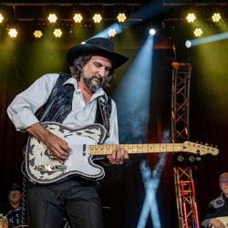 Waylon Jennings Tribute starring August Manley