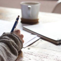 Cambridge iGCSE English Language interactive video course (with tutor-marked assignments)