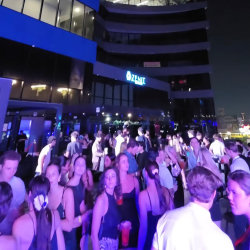 🥂 Social Thursdays at 🌇 Zenit Rooftop!