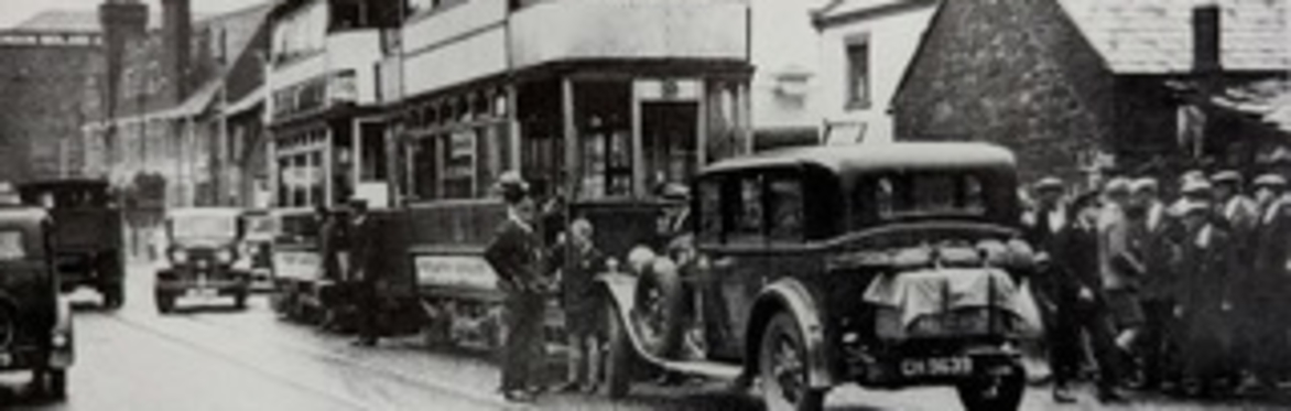 Images of strikers and pickets block the trams in Cotton End in 1926