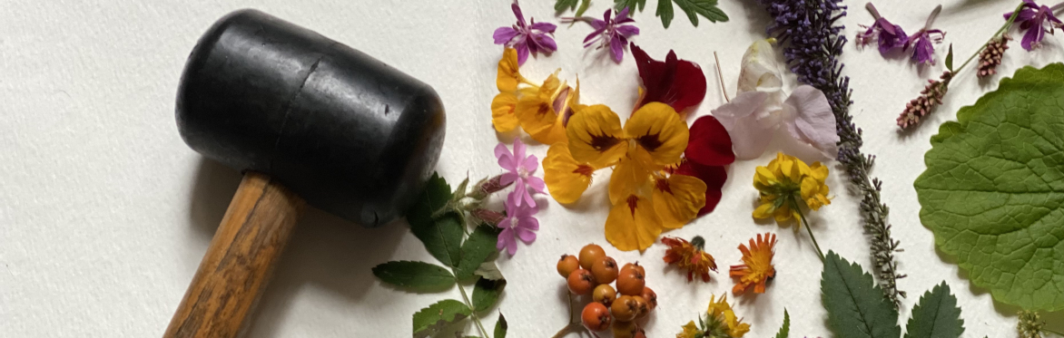Nature-based sessions for women: Natural printing