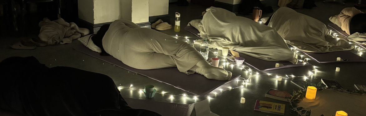Expectant pregnant mums enjoying  hypnobirthing & relaxation