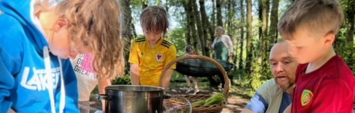 Hyfforddiant Arweinydd Gweithgareddau Natur Lefel 2 / Nature-Based Activity Leader Level 2 training