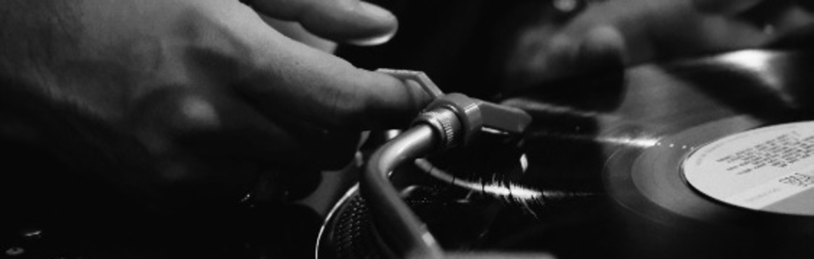 Vinyl & Cocktails *80s & 90s* - Ticket required