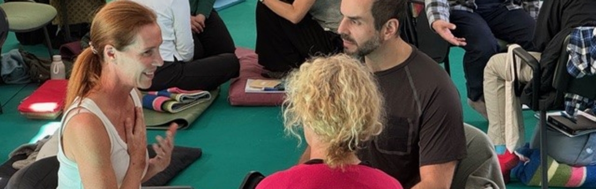 Teaching Presence in Relationship: an Interpersonal Mindfulness Teacher Training Retreat