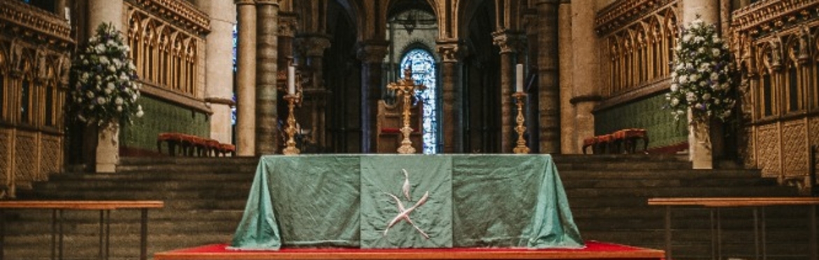 Photo: interior of Canterbury Cathedral