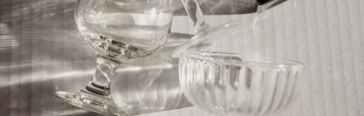 Carte Blanche: Tiny Glass Tavern in Rhinecliff NY