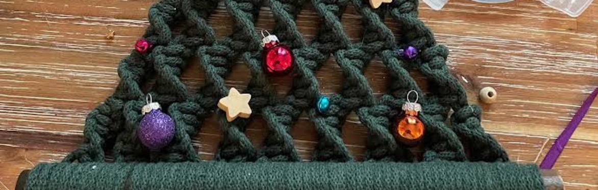 Macrame plant hanger