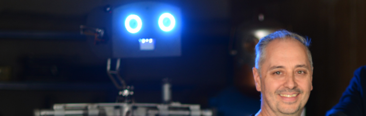Cruinniú na nÓg Robotics workshop with Professor Peter Redmond