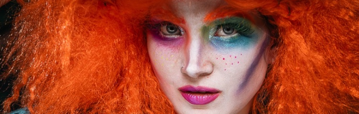 Lux Kapsaski as The Madhatter