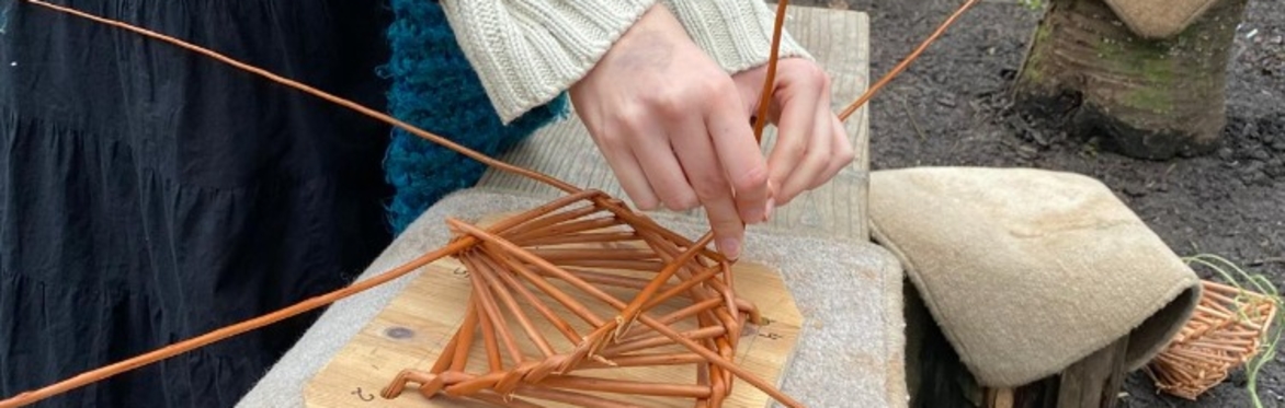 Willow bird feeder-making - Weylands Wassail