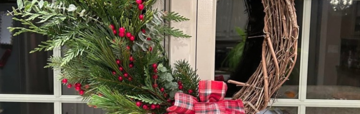 HOLIDAY WREATH WORKSHOP AT HARVEST THYME TAVERN