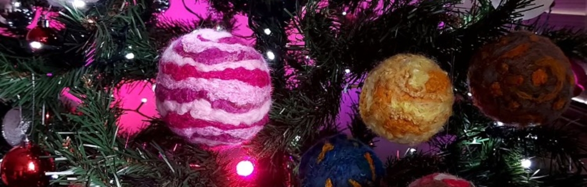 Needle Felt a Christmas Bauble