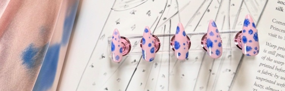 Press on nail art by Alexandra Carrillo of bythepolish