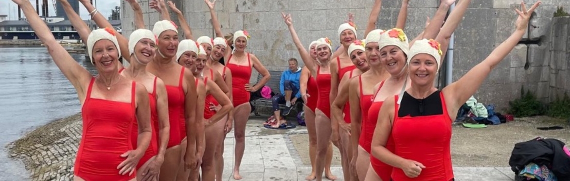 A line of synchronised swimmers