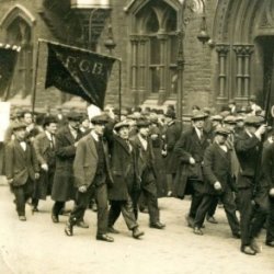 Image of strikers marching in 1926