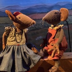 The Town Mouse and the Country Mouse (LITTLE VENICE)