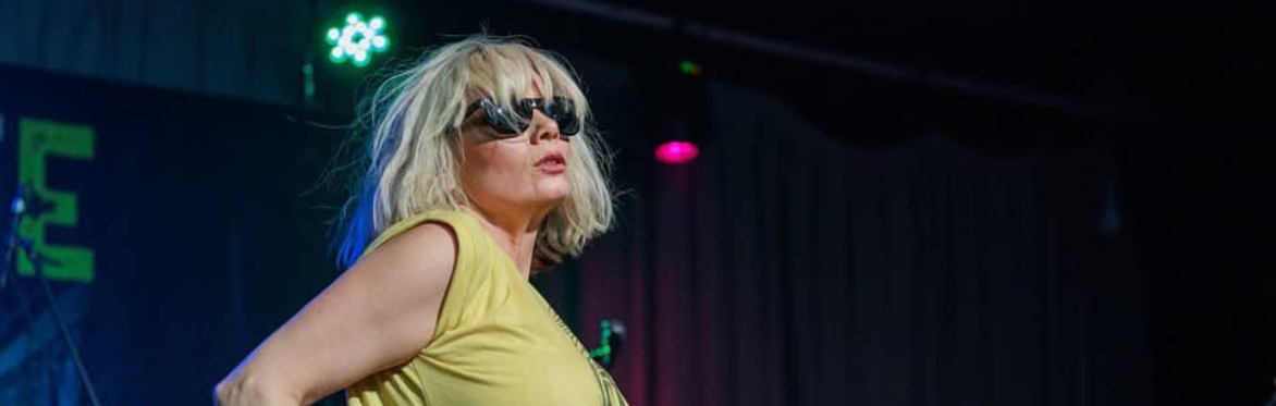 Totally Blondie & Acoustic Weller