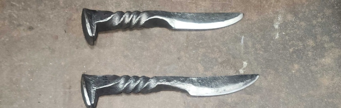 Blacksmithing: Forge A Railroad Spike into a Knife!