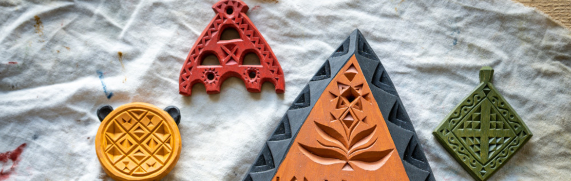Karvsnitt: Chip Carving Scandinavian Symbols & Patterns in Wood