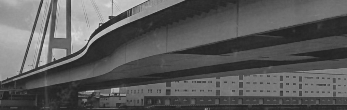 WCT. Die Kurt-Schumacher-Brücke von innen