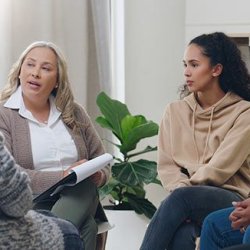 two womentalking confidently in a meeting