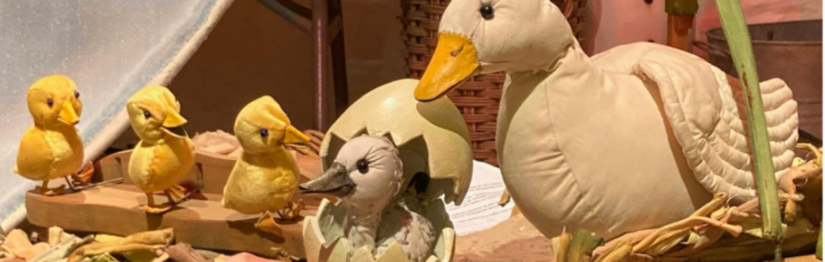 The Ugly Duckling - Children's Show by Mike Shepherd