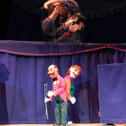 Noisey Oyster presents : The DaSilva marionette circus troupe
