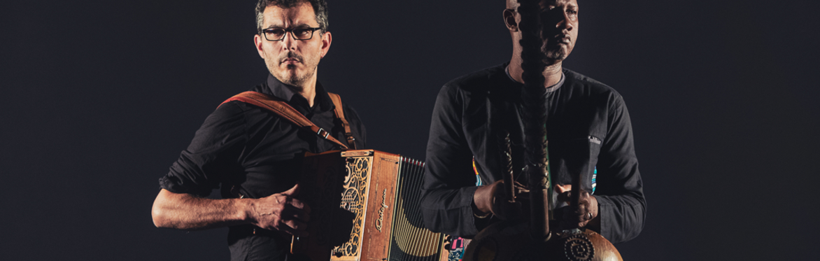 photo of Ablaye Cissoko & Cyrille Brotto playing the kora and the accordion