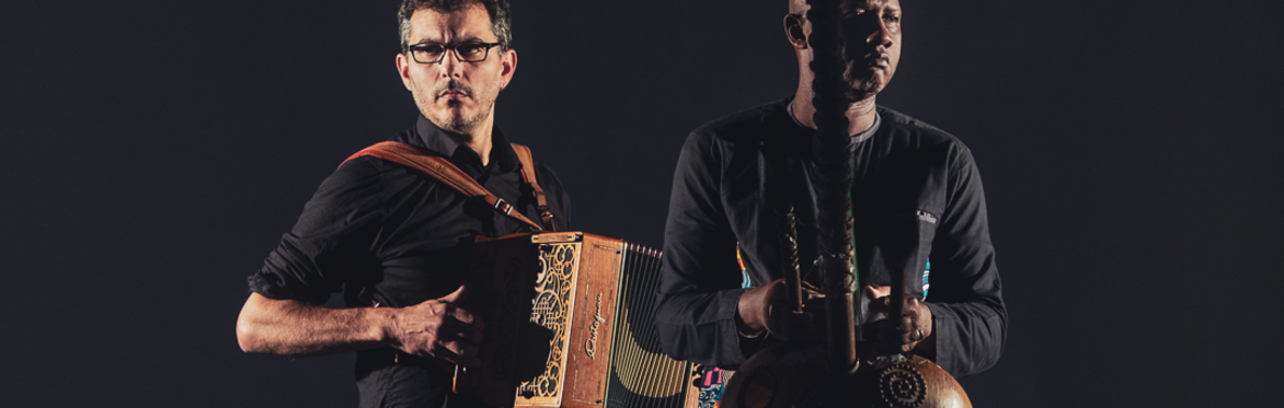 photo of Ablaye Cissoko & Cyrille Brotto playing the kora and the accordion