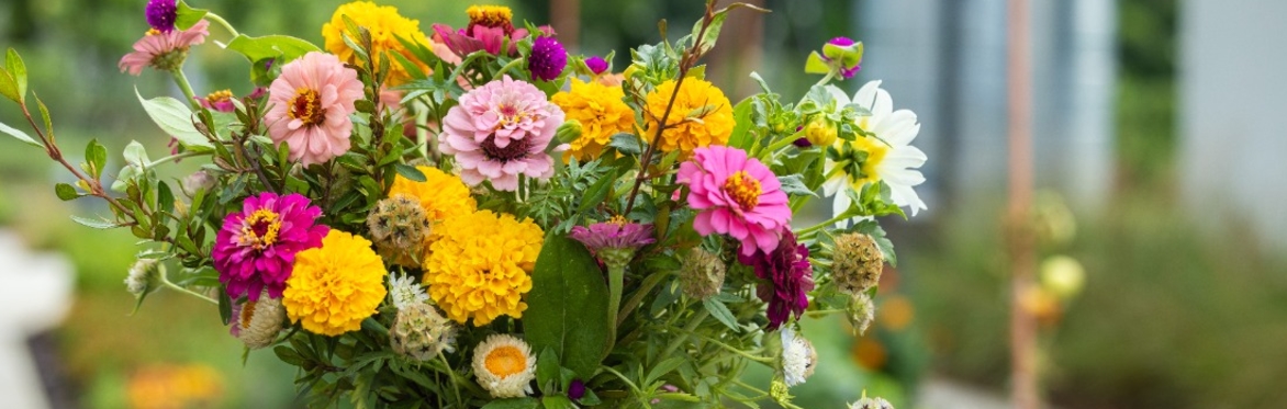 Farm-Fresh Floral Arranging Class @ The Good Pour