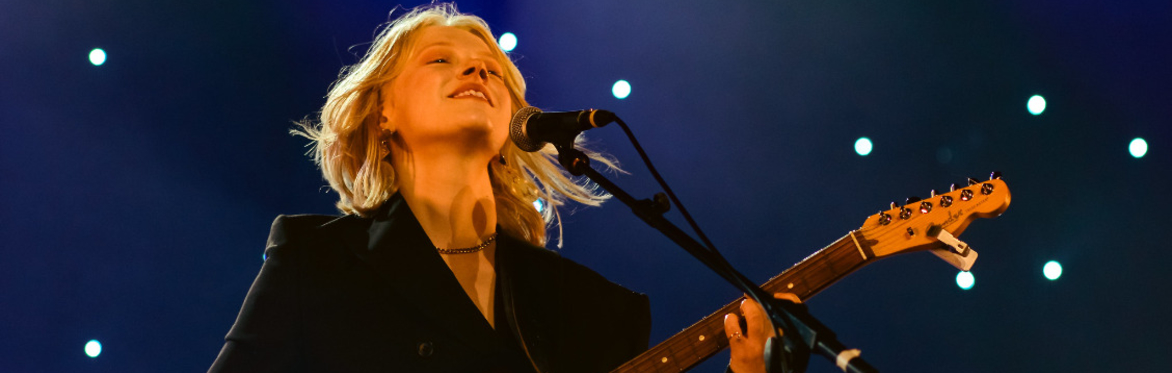 LIVESTREAM - ROSIE FRATER-TAYLOR