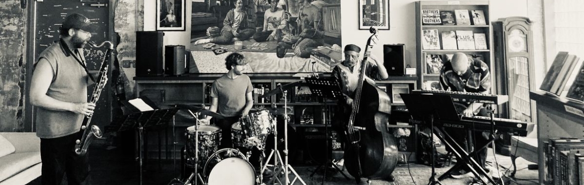 Teiku feat. Jason Stein and Jaribu Shahid