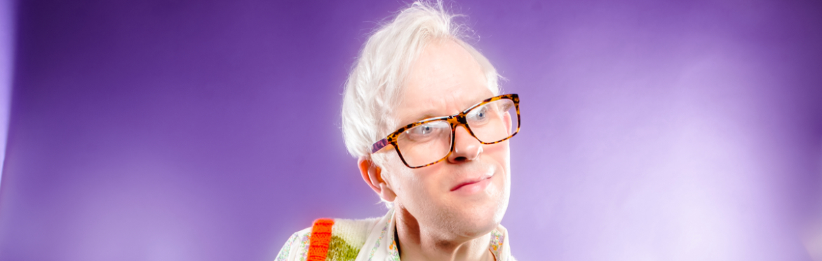 ROBERT WHITE - "THAT" Gay Autistic Keyboard Tanktop Comedy Guy!