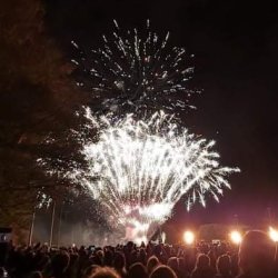 Arddangosfa Tân Gwyllt Tref Aberystwyth 2026    /     Aberystwyth Town Fireworks Display 2026