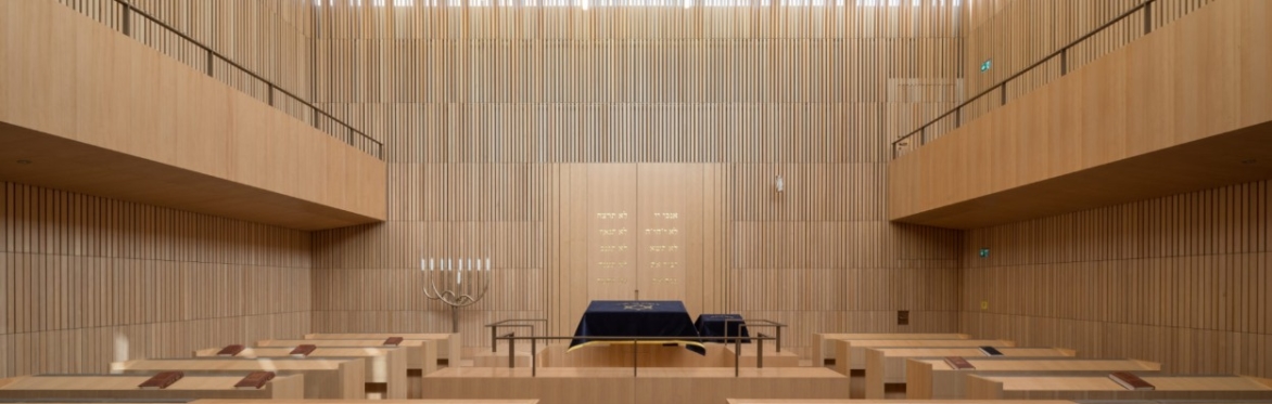 Light-filled synagogue
