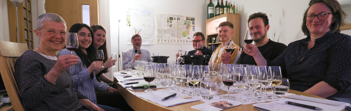 ound table tasting wines with notes and maps