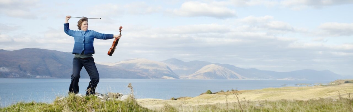 Auld Lang Syne with Mairi Campbell at the Macphail