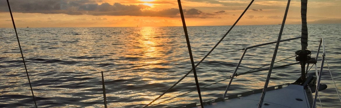 Navigazione al calar del sole di 4 ore a Genova sul "Best Shot"