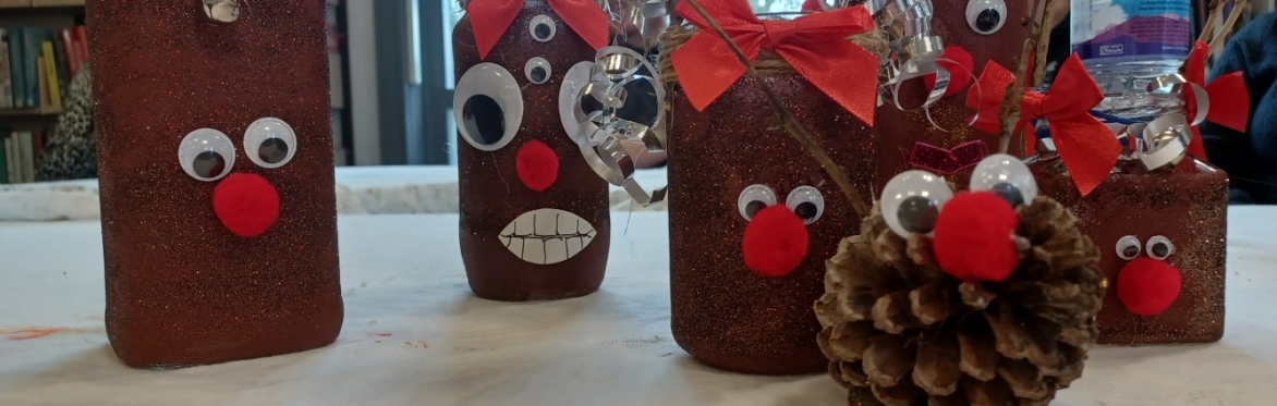 Build a Christmas decoration