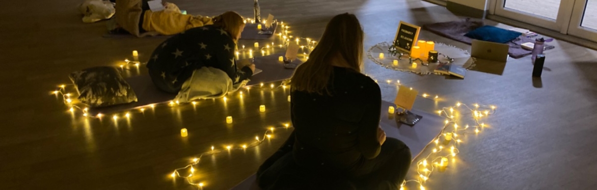 Pregnant women doing journalling during pregnancy relaxation