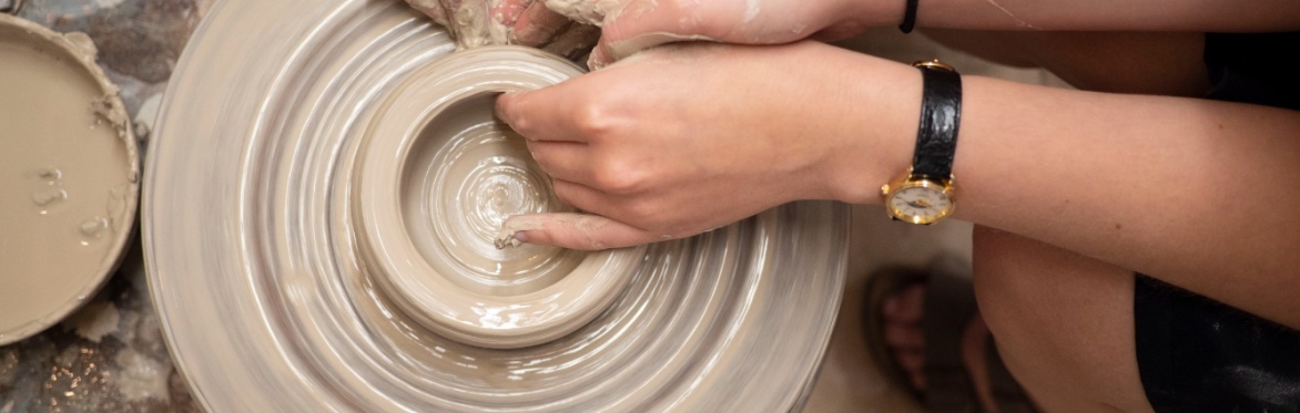 Beginner pottery Wheel Throwing course August