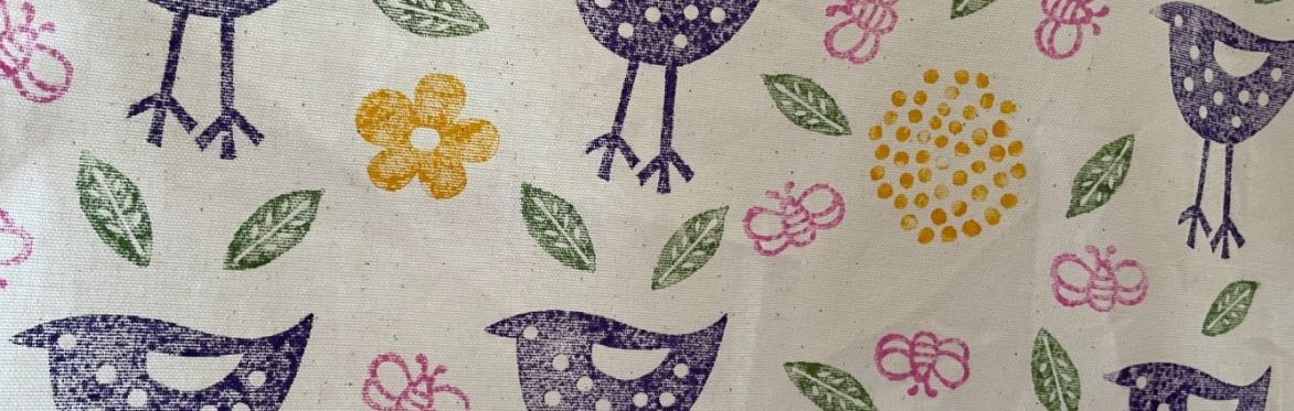Bird in wild garden scene