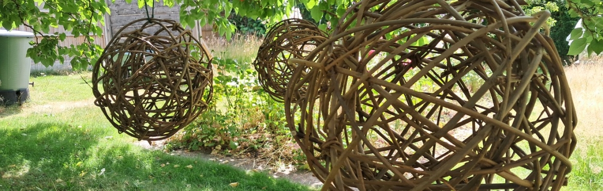 Woodcraft for Wellbeing - Decorative Willow Ball